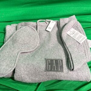 NWT Gap CashSoft Cold Weather Travel Set Gray